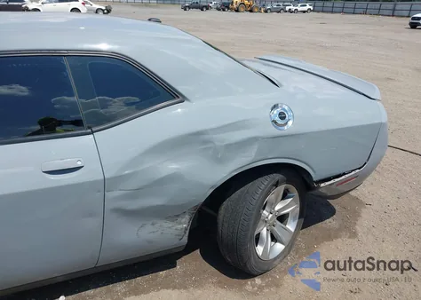 2021 Dodge Challenger Sxt z USA, uszkodzony, nr VIN 2C3CDZAG9MH538638